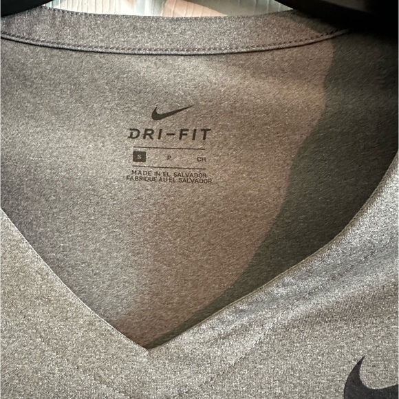 Nike Dri-Fit Gray Top - Picture 2 of 3